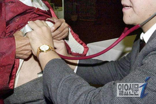 내 보험료 올리는 주범! 조직화된 실손보험 사기 추적 환자-브로커-의사 짜고 시술을 수술로…눈먼 돈 먹기 참 쉽죠잉~ 내 보험료 올리는 주범! 조직화된 실손보험 사기 추적 환자-브로커-의사 짜고 시술을 수술로…눈먼 돈 먹기 참 쉽죠잉~