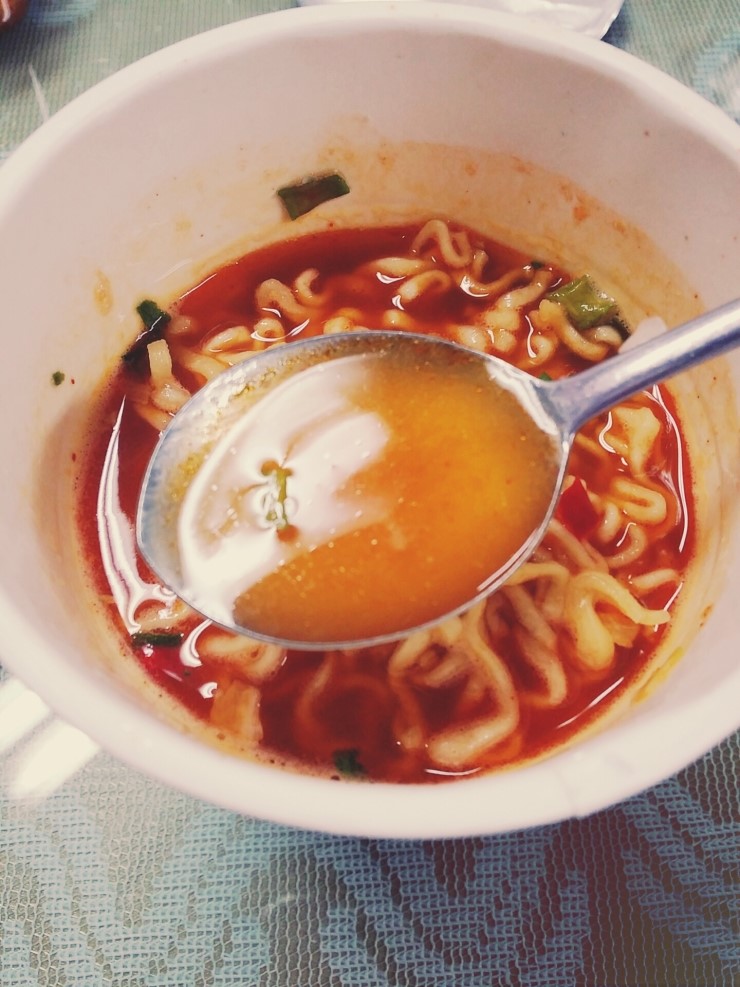  컵라면 냠냠! 