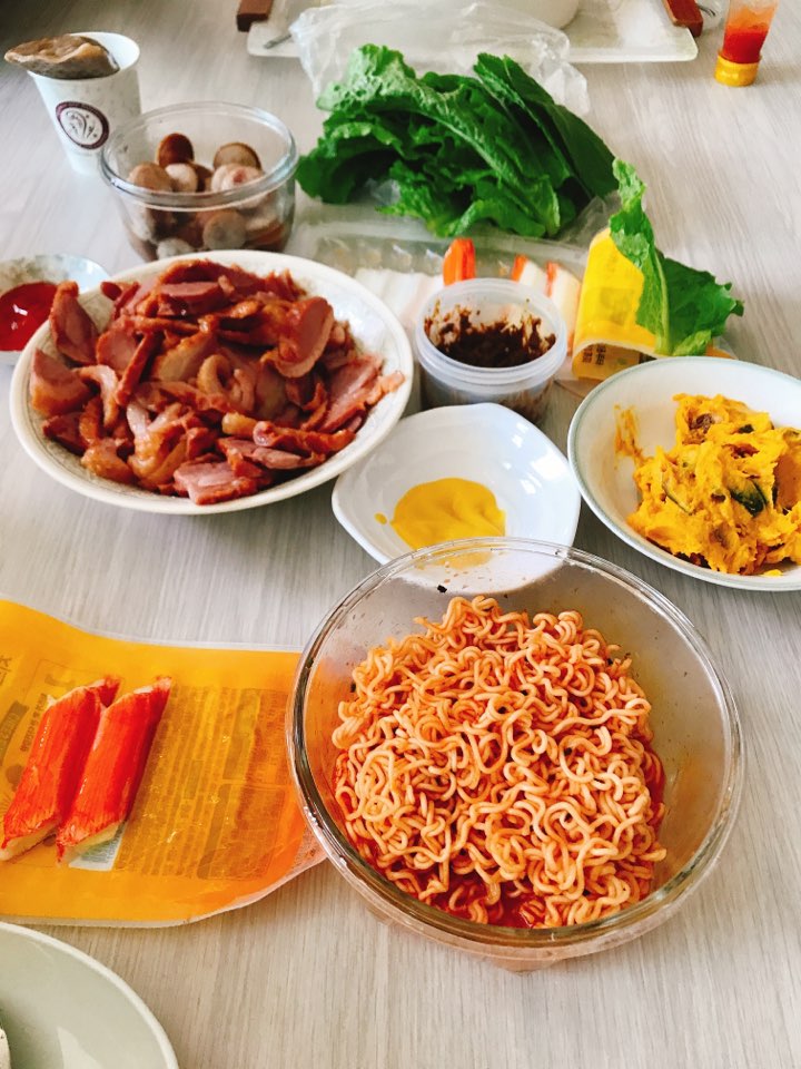 몇 주 간의 고칼로리 우행점(우리들의 행복했던 점심) 몇 주 간의 고칼로리 우행점(우리들의 행복했던 점심)