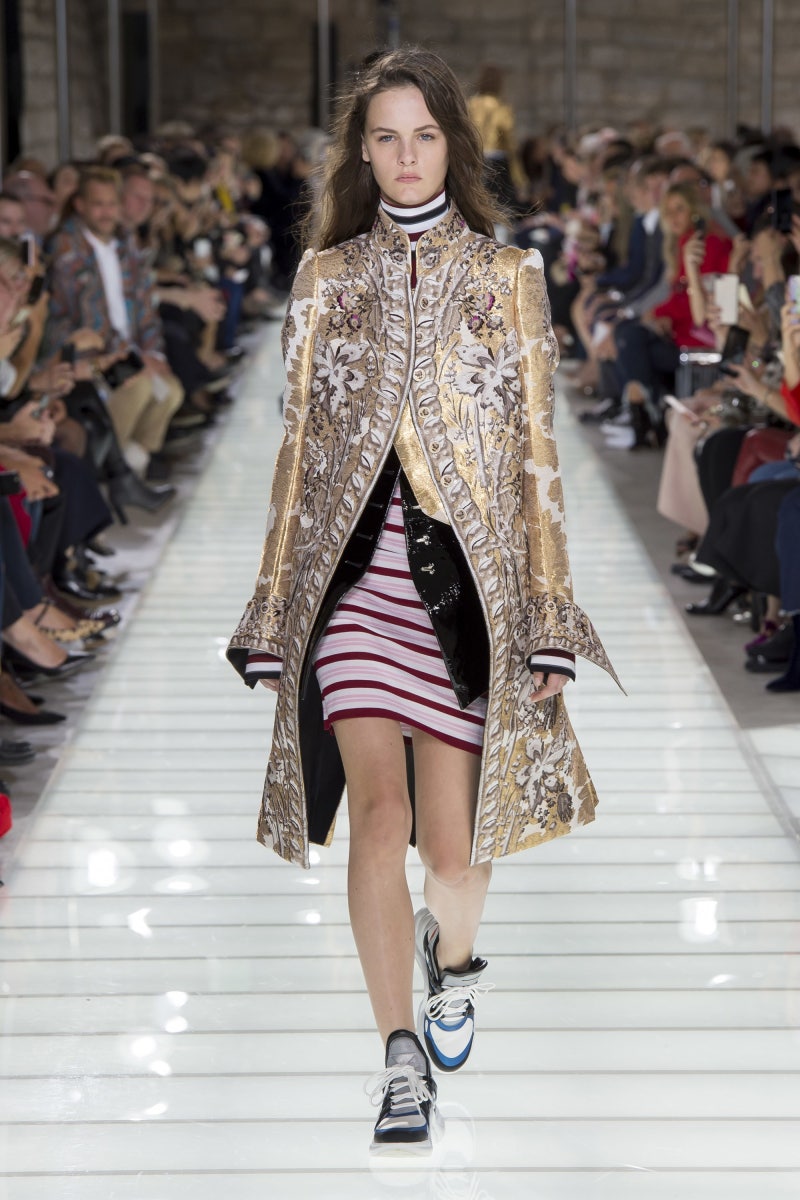 TREND] 미리보는 2018 SS 파리 패션위크 BEST 5 ☆ 셀린느 발렌시아가 디올 로에베 루이비통 스타일큐 : 네이버 블로그, image size:800x1200