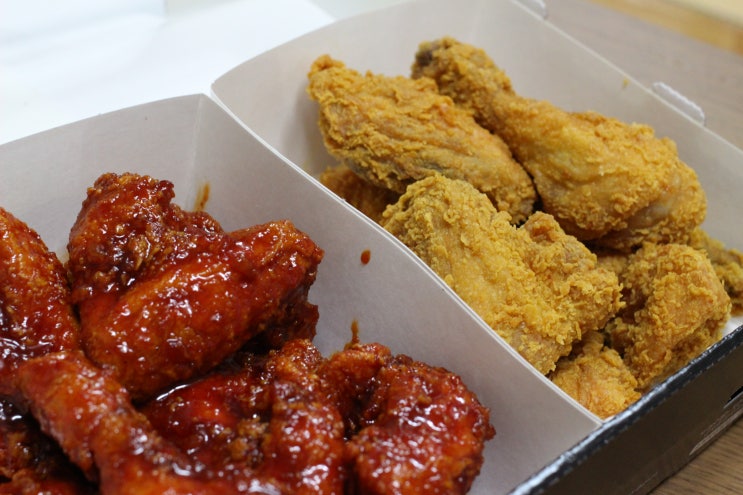  또래오래 베스트 No.1메뉴 후라이드반 핫양념반 참 맛있다