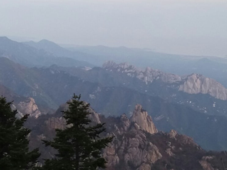  중청봉에서 내려다 본 공룡능선 울산바위