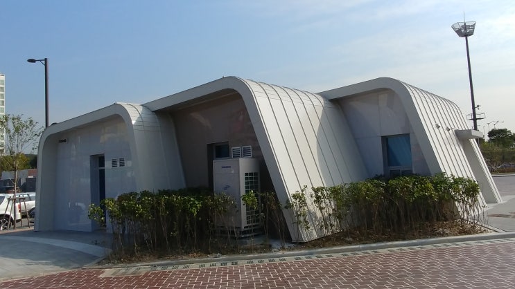요즘 최신의 화장실과 주차 관리동 사무실 건축 비쥬얼 뷰 요즘 최신의 화장실과 주차 관리동 사무실 건축 비쥬얼 뷰