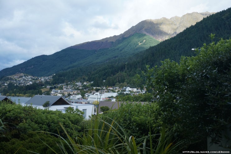  [오세아니아 여행] 퀸스타운(Queenstown), 농장 체험과 애로우타운(Arrowtown), 그리고 햄버거 종결자 '페르그버거' - <2017. 01. 26.>
