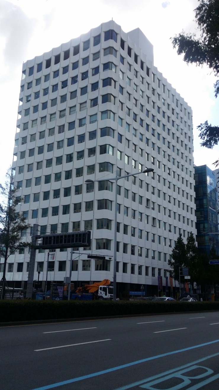  현수막 제작 및 시공(대형2장)- 강풍경보를 견뎌내다!!!