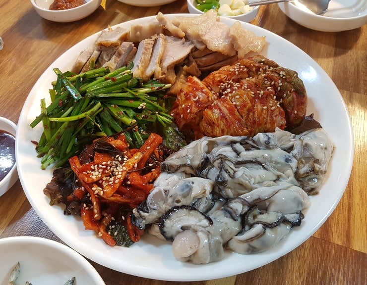 수요미식회 굴보쌈 맛집 '신성식당', 소줏잔이 춤을 : 네이버 블로그
