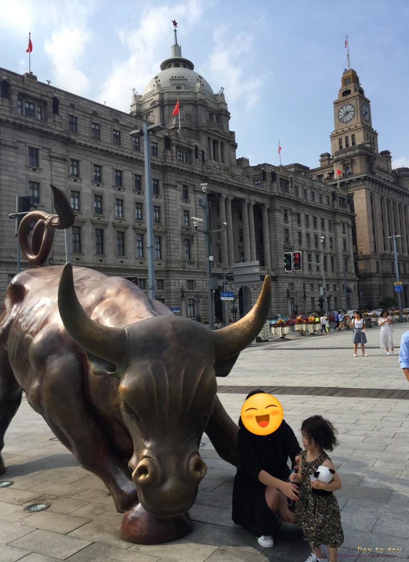 상해]#15 와이탄 포토존 명소 황소 조각상! : 네이버 블로그, image size:800x1099