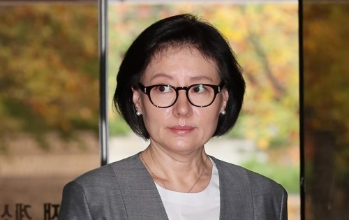  서미경의 법원 출석 패션과 7년 구형! 신격호 롯데총괄회장, 미스롯데 서미경과 나이 차이, 재산은 얼마나 될까?