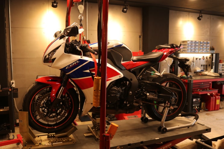  2013년식 CBR1000RR 포크 오버홀 - [바이킹넷 대전점 길스개러지]