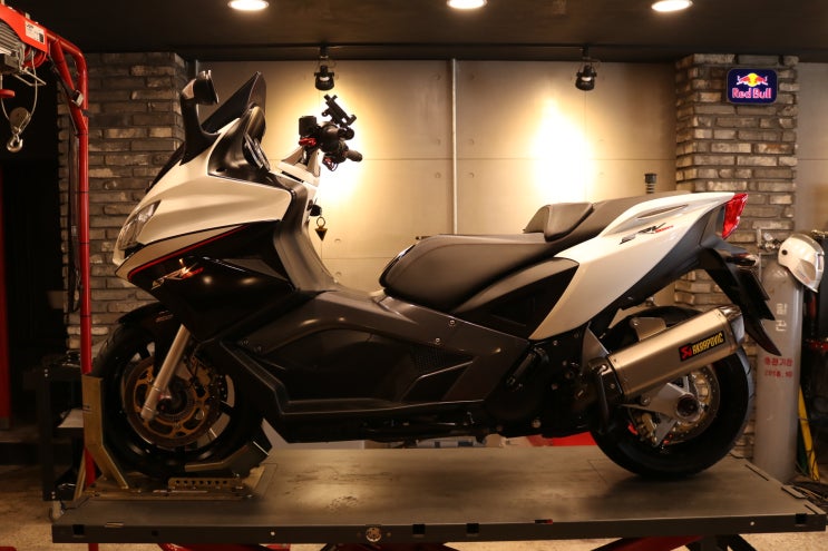  2014년식 아프릴리아 SRV850 카울부품 및 피렐리 타이어 교환 - [바이킹넷 대전점 길스개러지]