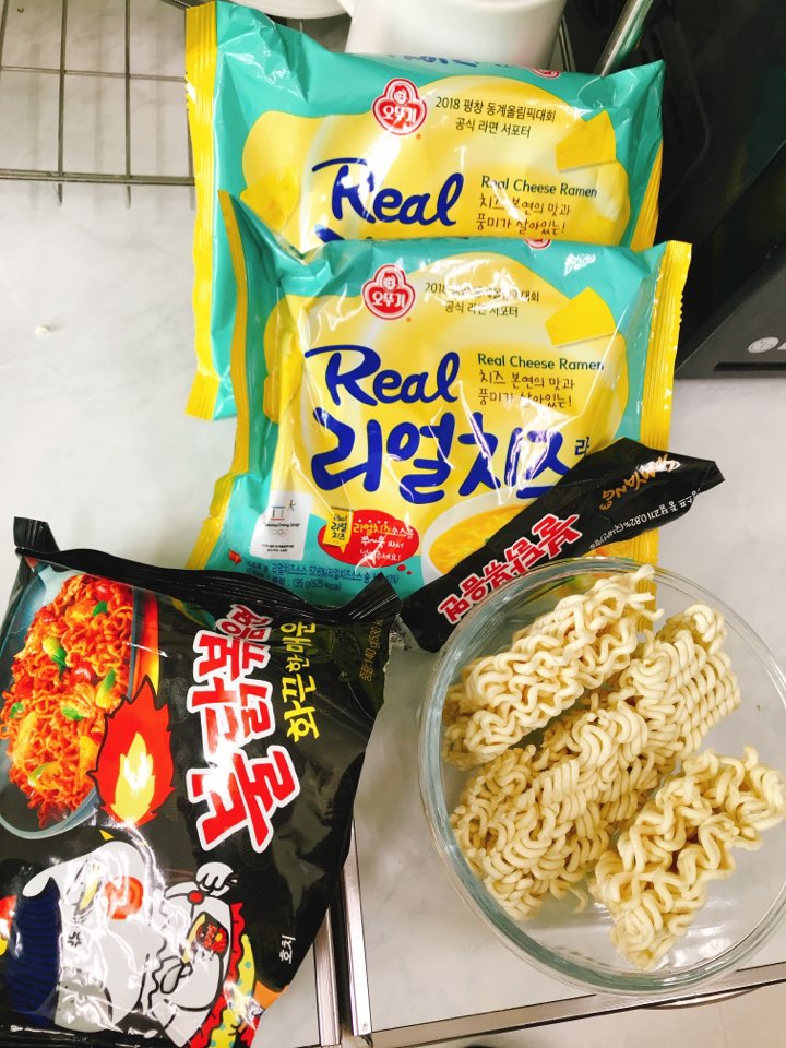 요즘 대세 오뚜기 신제품 리얼치즈라면 + 불닭볶음면 콜라보 요즘 대세 오뚜기 신제품 리얼치즈라면 + 불닭볶음면 콜라보