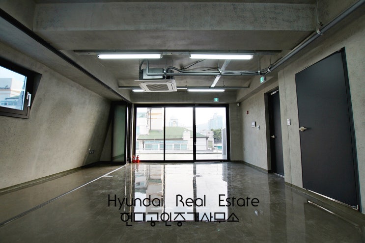  강남, 서초 옥탑사무실임대 - 신축, 단독테라스 및 옥상전용 사용가능, 에폭시 바닥, 냉난방기 완비, 주차 가능, 내부화장실, 예쁜외관