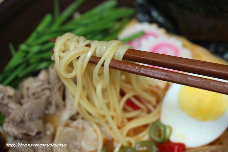 [일본 인스턴트라면] 이츠키 구마모토 아카카라 라멘(赤辛ラーメン)
