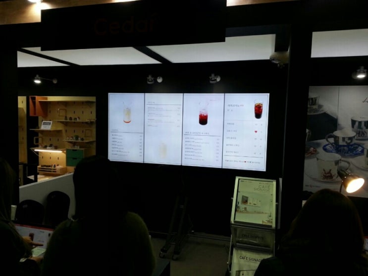  [렌탈솔루션]코엑스 서울카페쇼 멀티비전대여 tv대여 미니쇼케이스냉장고 대여 진열대 대여