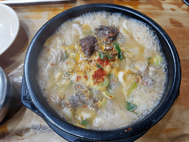  서울 대림동 '삼거리먼지막순대국' 순대국(특)