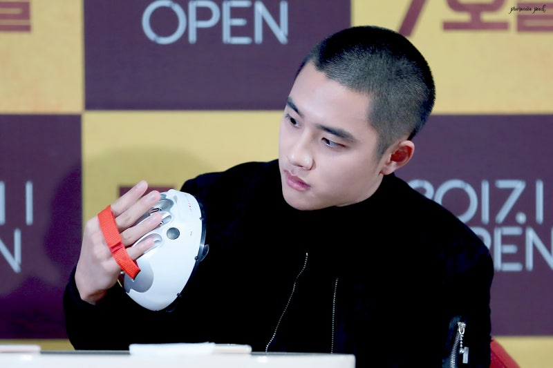 171113 EXO D.O. 電影《7號室》VIP首映會與Chewing Chat - 36張高畫質照片