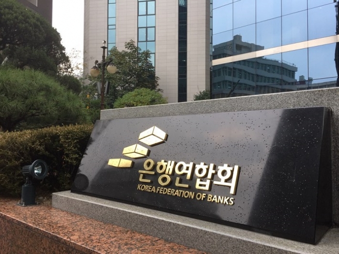 차기 은행연합회장에 <b>신상훈</b> 전 사장 '급부상'