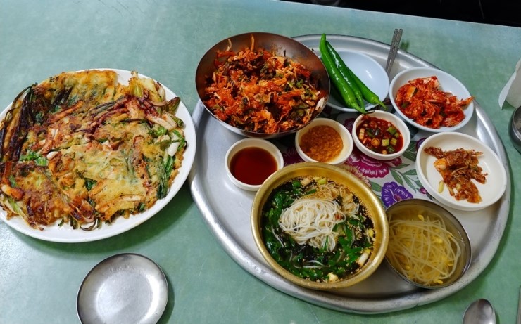  경주 교촌마을 맛집 놋전분식의 회밥과 파전 짱맛~~~