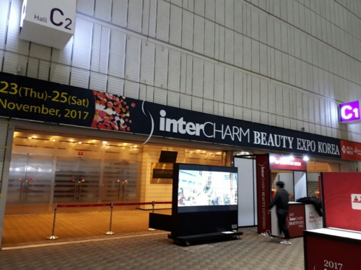  코엑스 인터참 뷰티엑스포코리아 진열대 대여 타워쇼케이스 유리수납장 대여
