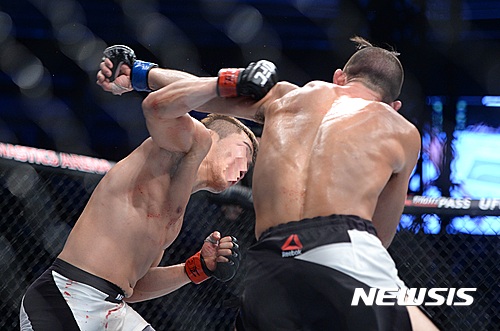  'UFC 승부조작' 현역선수 1심 징역 10개월…법정구속