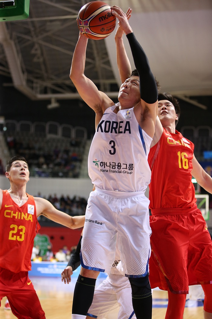'아쉽다' <b>한국 농구</b>, 중국에 81-92 <b>역전패</b>