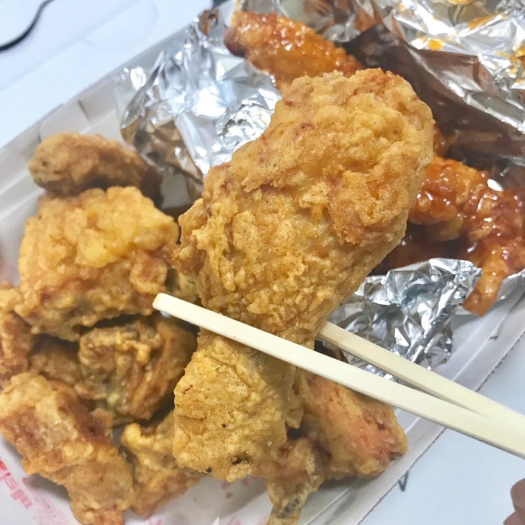 페리카나 반반 치킨과 미니 핫도그 먹방 후기 페리카나 반반 치킨과 미니 핫도그 먹방 후기