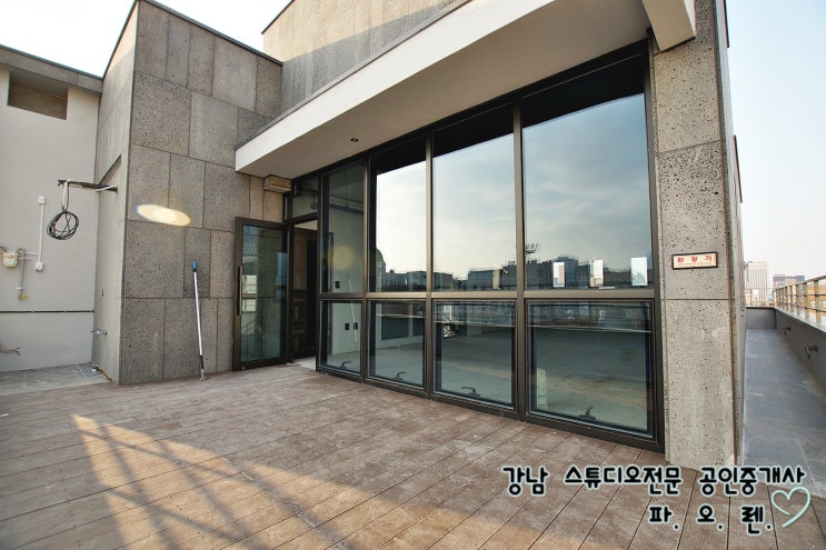  강남 논현동 학동역 인근 신축 지상 스튜디오 겸 사무실 임대 - 단독테라스, 에폭시바닥, 바닥난방, 냉난방기 완비, 높은층고, 학동역 도보 3분, 빠른입주 가능