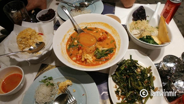 방콕 싸얌 파라곤 맛집, "룩까이텅(Luk Kai thong)"