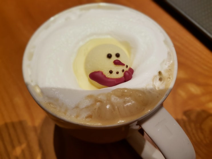 스노우돌체라떼 스벅에 겨울이 왔어요~