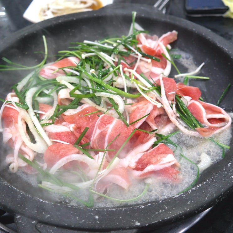  진주 호탄동 맛집 색동가 돌판에서 구워지는 오리의 향연