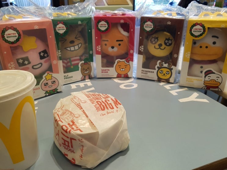 맥날 카카오프렌즈 크리스마스 한정판 인형 세트 성공
