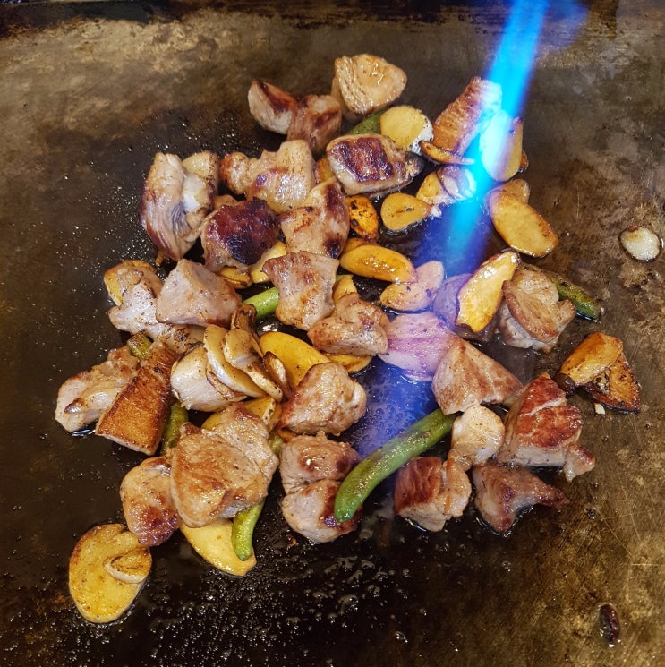 동문시장맛집 동문시장먹거리 동문흑돼지큐브 동문시장맛집 동문시장먹거리 동문흑돼지큐브