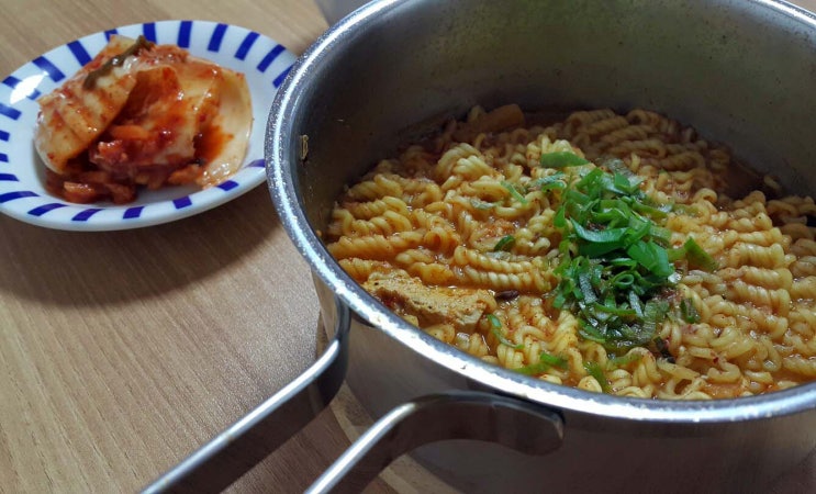  [된장라면] 남은 차돌박이 된장찌개에 면발만 넣으면 된장라면 완성^^