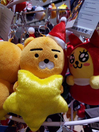 카카오프렌즈 코엑스점에 크리스마스 에디션 굿즈가 가득~ 귀요미들♡