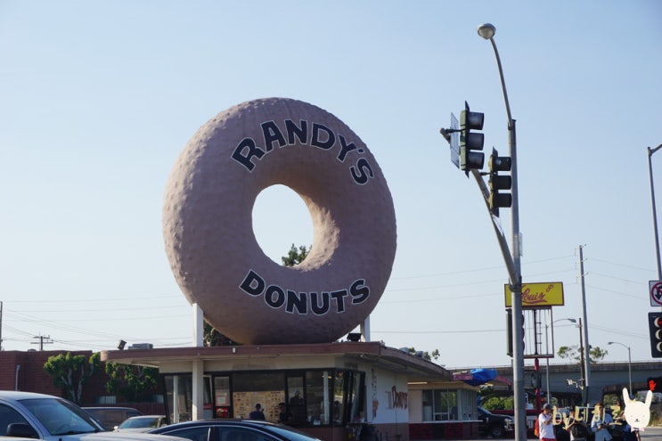 LA 여행, 랜디스도넛 Randy’s Donut (f.아이언맨)