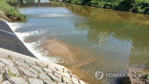 경유 유출해 하천 오염시킨 주유소 관리자 벌금형 경유 유출해 하천 오염시킨 주유소 관리자 벌금형