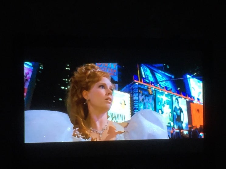  Friday movie night - 마법에 걸린 사랑, 온가족 함께 보기 좋은 영화