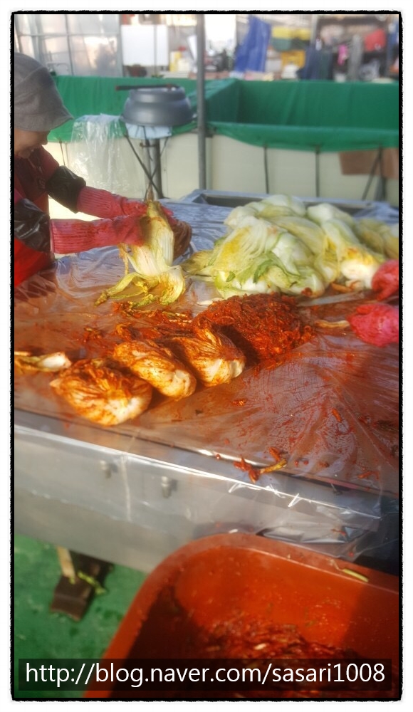  절임배추 끝내면서 맛있는 수육과 김치 먹었어요