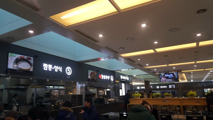  횡성휴게소 인테리어 공사중 인가봅니다.