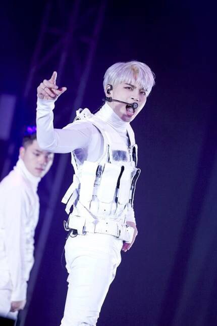  샤이니 종현 사망..연탄 피운채 발견되었다고 해요..