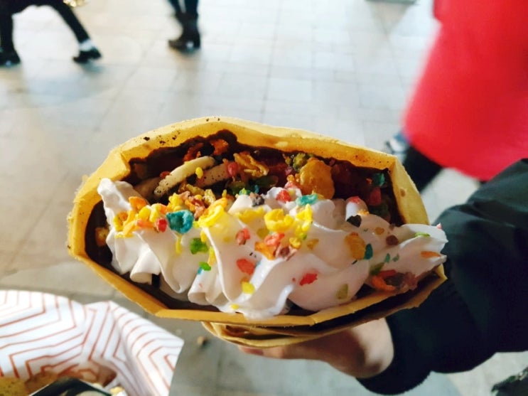 코엑스 잇더서울 푸드페스티벌 메뉴 중 크레페홍아저씨 삐빗버거