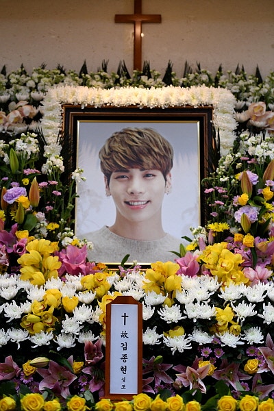 已故SHINee鐘鉉：憂鬱症的痕跡與遺書