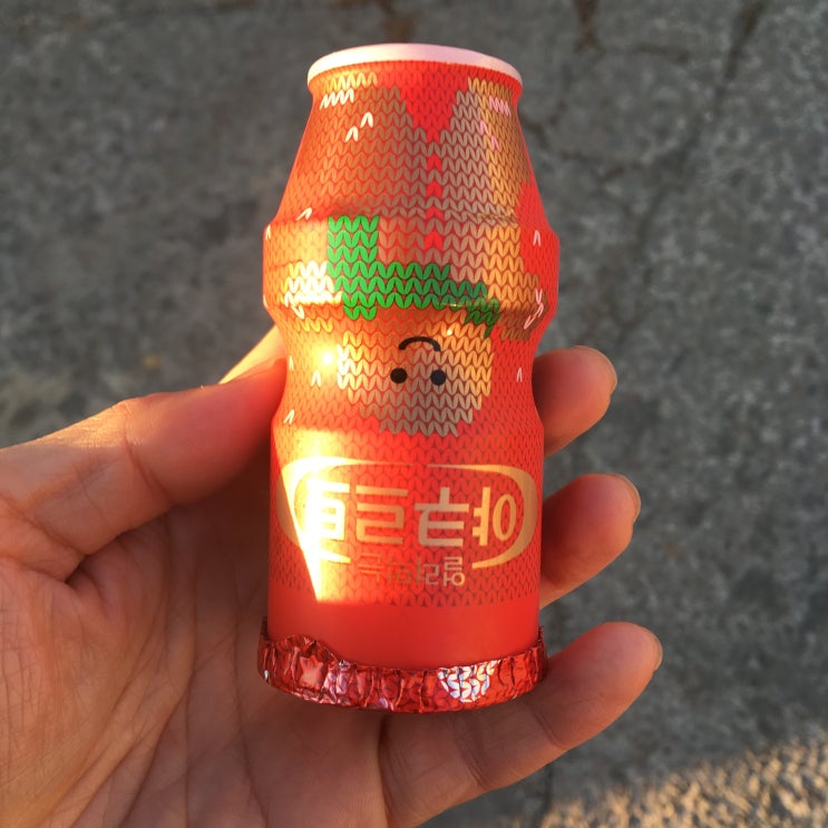  야쿠르트의 크리스마스 에디션과 샘플