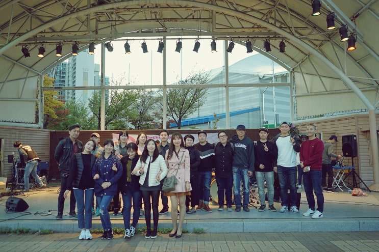  서운체육공원 야외공연 단체사진