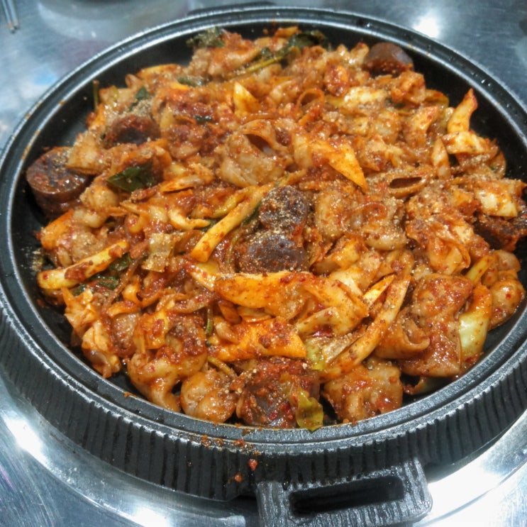  연신내 곱창 양 많네요