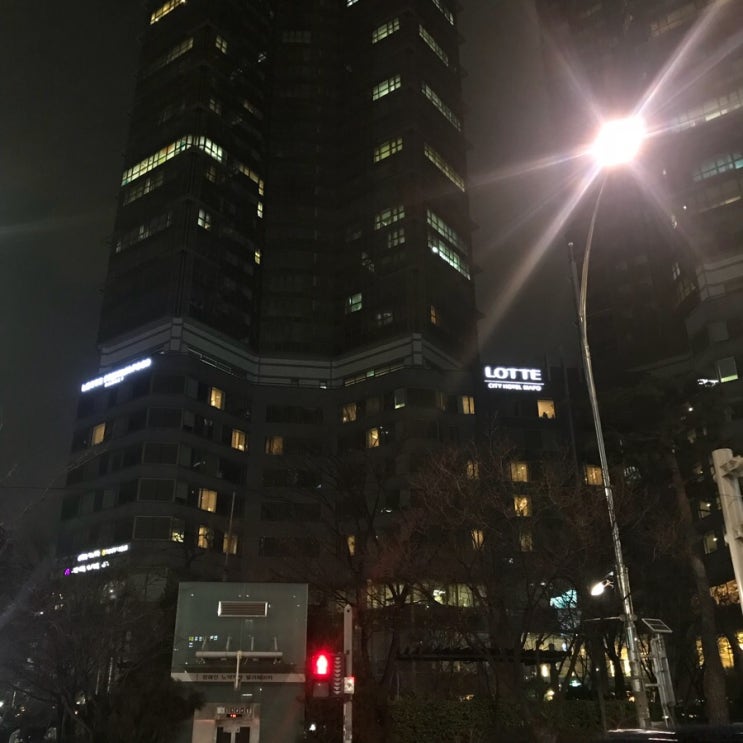  롯데호텔 마포점에서 여자셋, 망년회