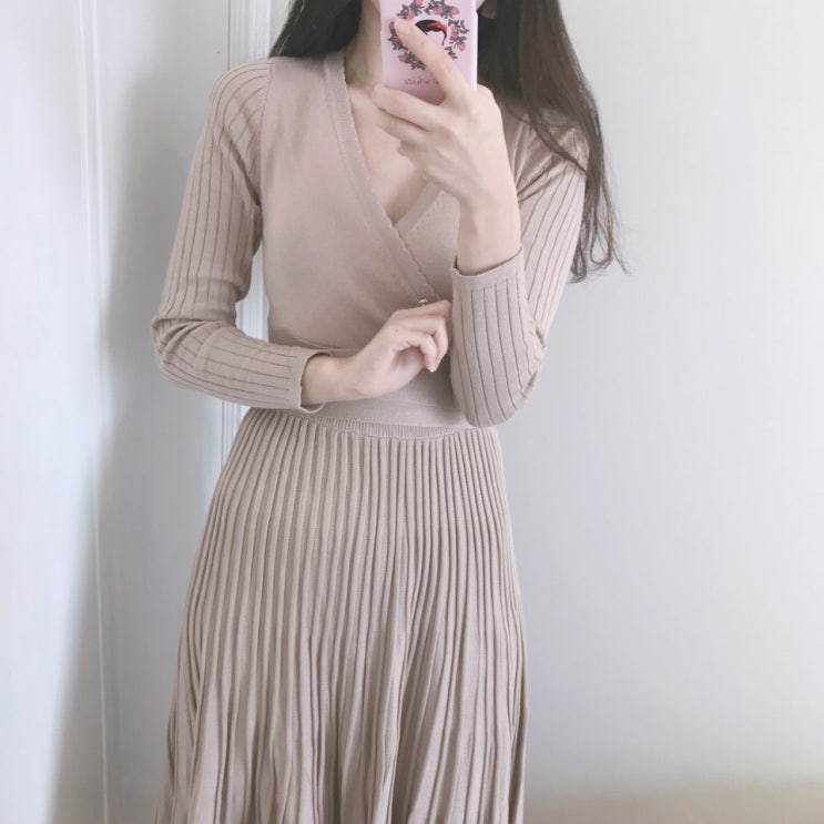  [데일리룩] V넥 플리츠 원피스