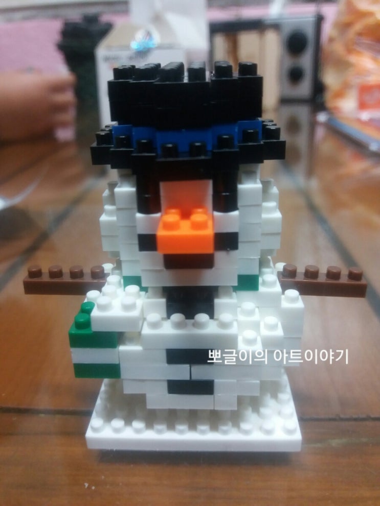  나노블록 눈사람을 만들었어요.