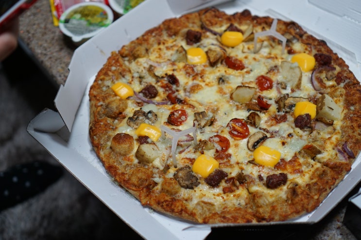  도미노 피자 신제품 7치즈 그릴드비프 맛보기~! (짱맛)