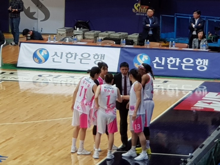 "<b>연패 탈출</b>?" 신한은행 VS <b>KB스타즈</b>